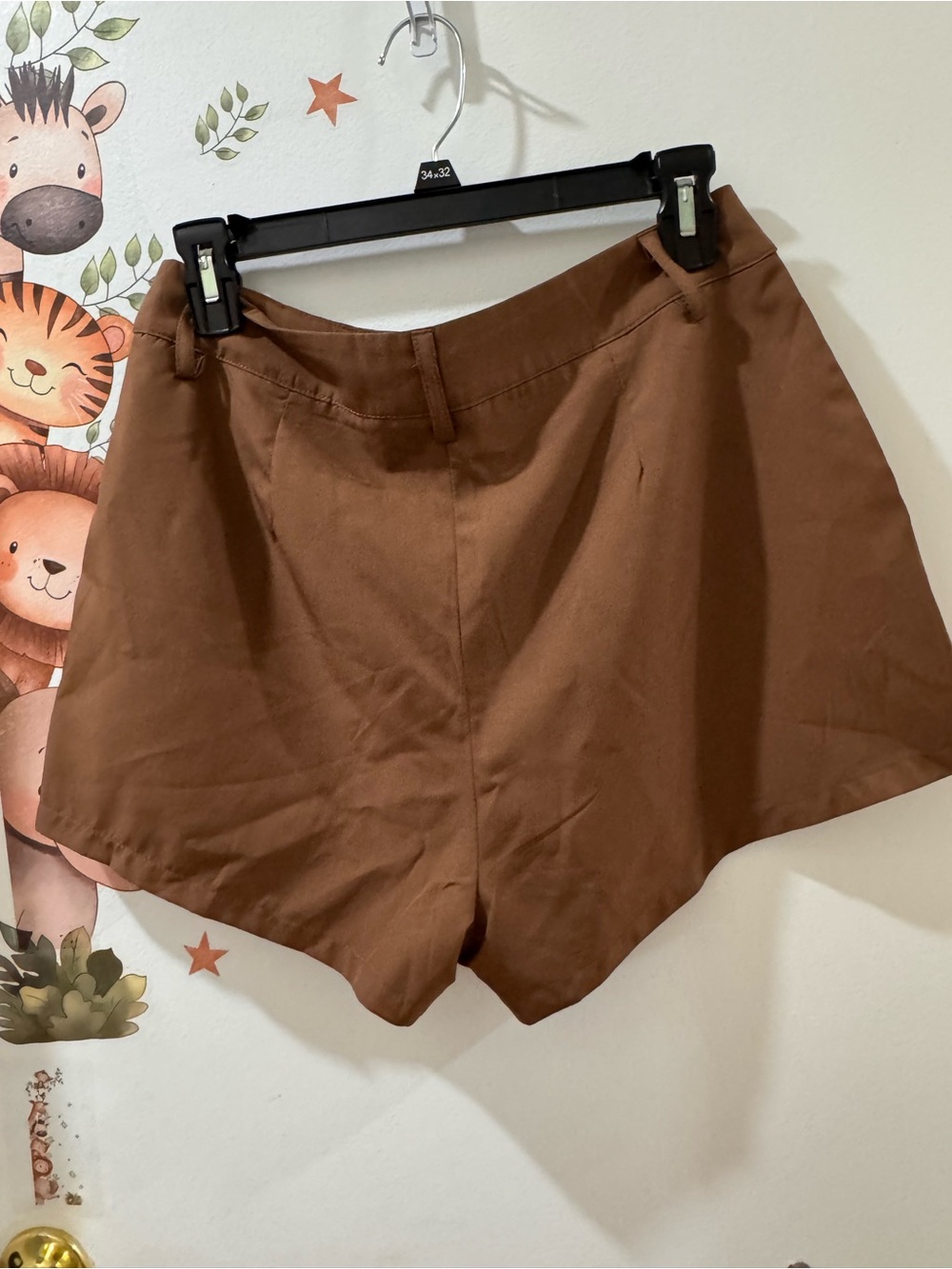 High-Waist Brown Tailored Women's Shorts — Classic Chic - Picture 2 of 3
